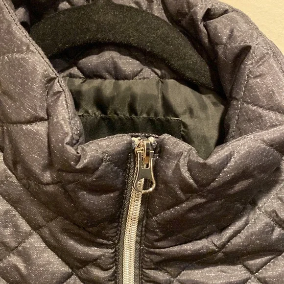 Banana Republic Puffer Medium Vest Dark Gray with speckled pattern - Picture 3 of 14